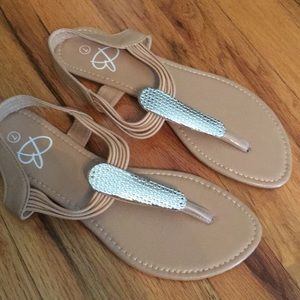 🌻 4/$20 sale 🌻 NWOT Sandals size 7